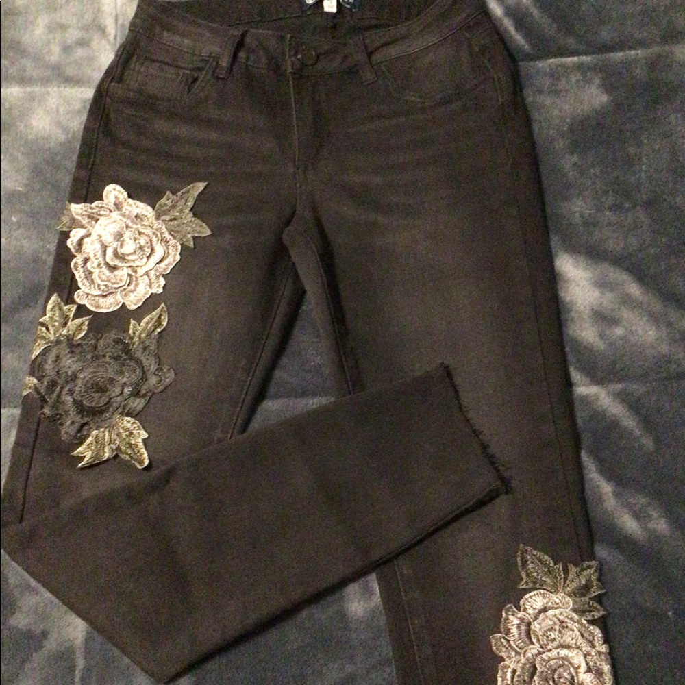 🌺Black flower patched jeans Sz 5